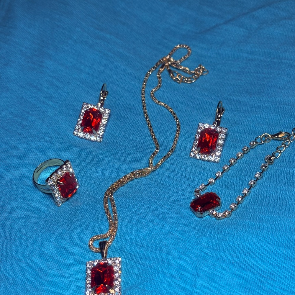 SHEIN Red and Gold Necklace Set